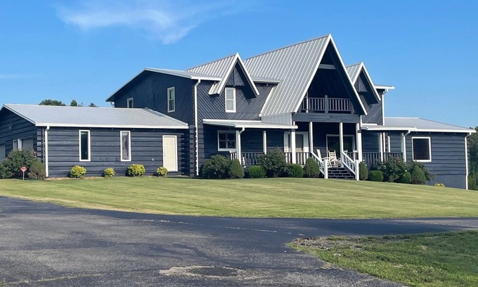 Baxter Cabin | Maxwell Lake Cabin near Burgess Falls State Park