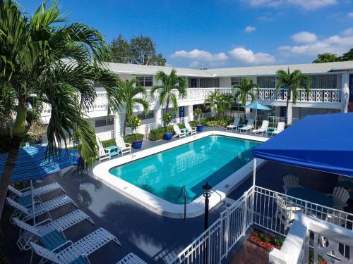 Hollywood Hills Hotel | May-Dee Suites in Florida
