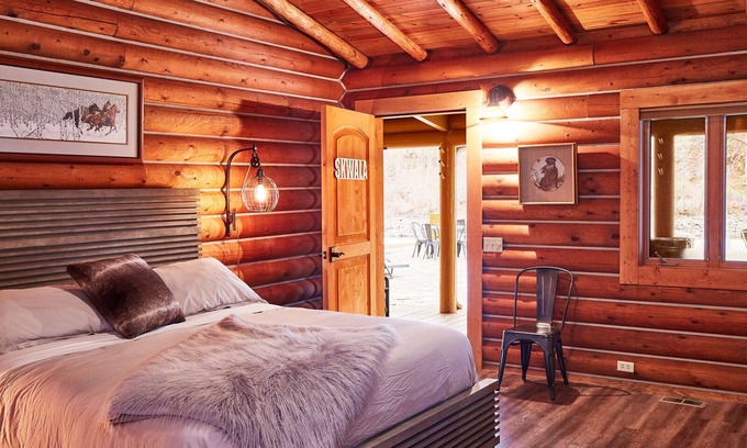 Grantsdale Cabin | Mayfly Cabin Room at TBMC