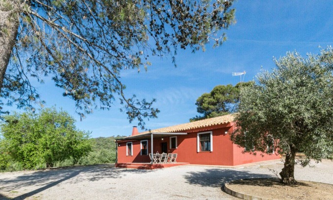 Lora Del Rio Ski Chalet | Mazuecos Rural House - Beautiful 3 bedroom finca in Sevilla