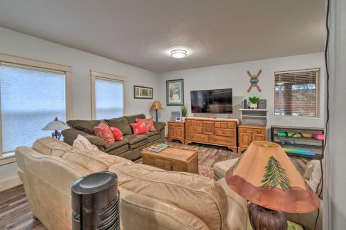 McCall House | McCall Cabin w AC Firepit Hot Tub and Kayaks