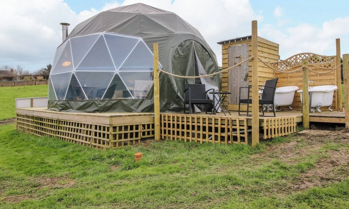 Llanymynech Cottage | MEADOW VIEW - BRYN-MAWR RETREAT, romantic in Llanymynech