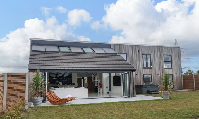 Walkington House | MEADOW VIEW, pet friendly, luxury holiday cottage in Walkington