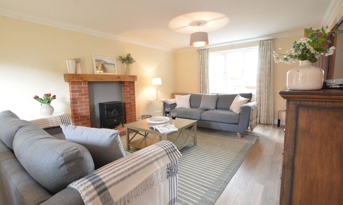 Blythburgh Cottage | MEADOWSWEET, BLYTHBURGH, pet friendly in Reydon