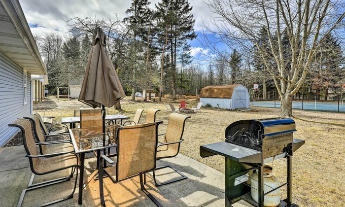 Silver Lake Cottage | Mears Abode w/Pool Access, Near Silver Lake!