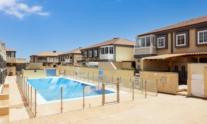 Arenas del Mar Ski Chalet | Medano Beach