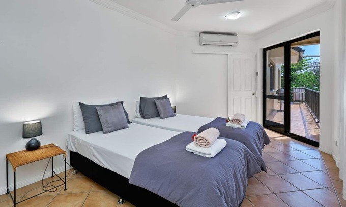 Yorkeys Knob Apartment | Mediterranean Beachfront Apartment 5