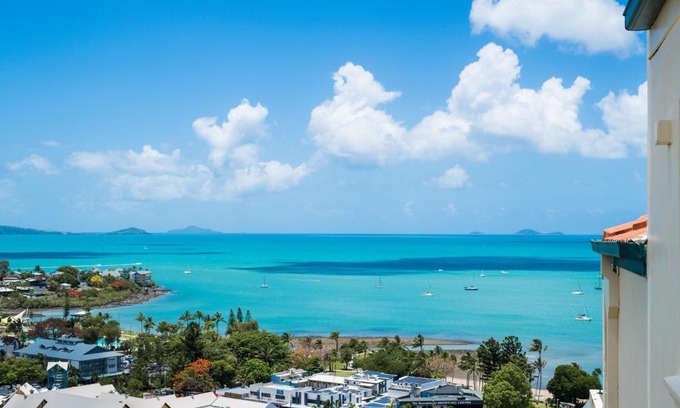 Airlie Beach Apartment | Mediterranean Escape