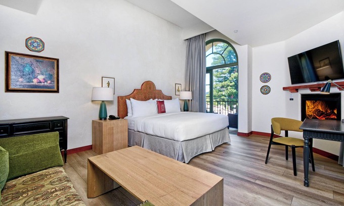 Los Gatos Hotel | Mediterranean Unit with Outdoor Pool, Free Parking, Near Silicon Valley