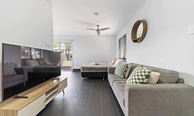 Townsville Apartment | Meenan down