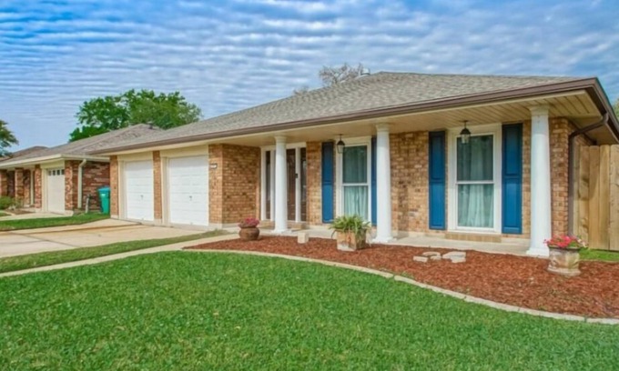 Kenner House | Memorable 1 Bedroom luxurious house.