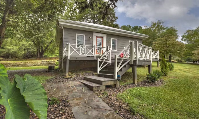 Williamstown Cottage | Memory Maker, Top of GA Cottage in charming Mineral Bluff with AC, WiFi
