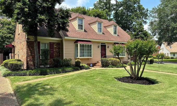 Memphis House | Memphis Blues Oasis with Pool