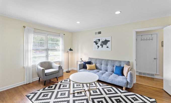 Memphis House | Memphis Hideaway - 5 mins to UofM! Central location, large backyard, & sleeps 7!