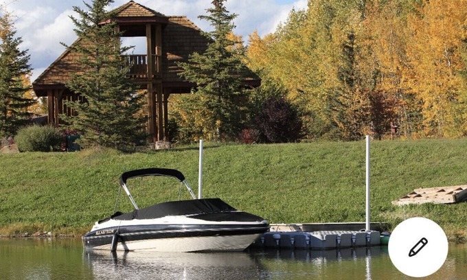 Parkland Beach Cottage | Meridian Beach Cottage - Private Dock and Hot Tub