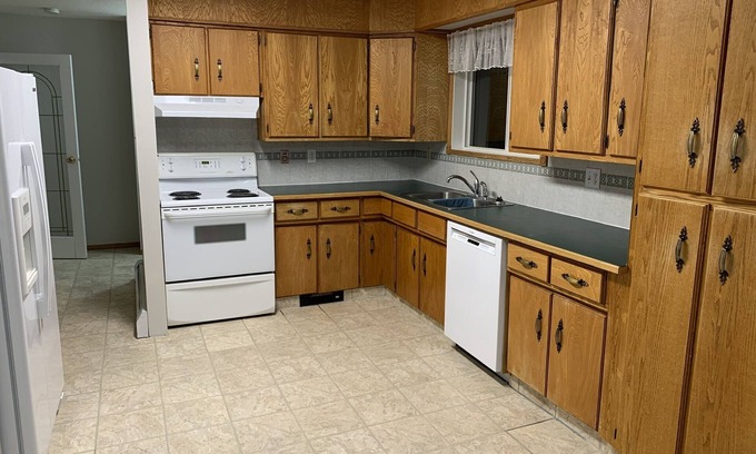 Parkland Beach Cabin | Meridian Vacation Rental and camping @ Gull Lake