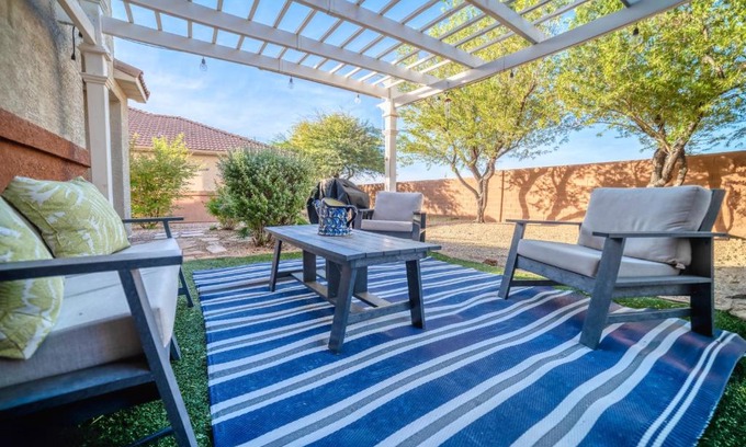 Mesquite House | Mesquite 2BR Townhome with Pool & Gym Access