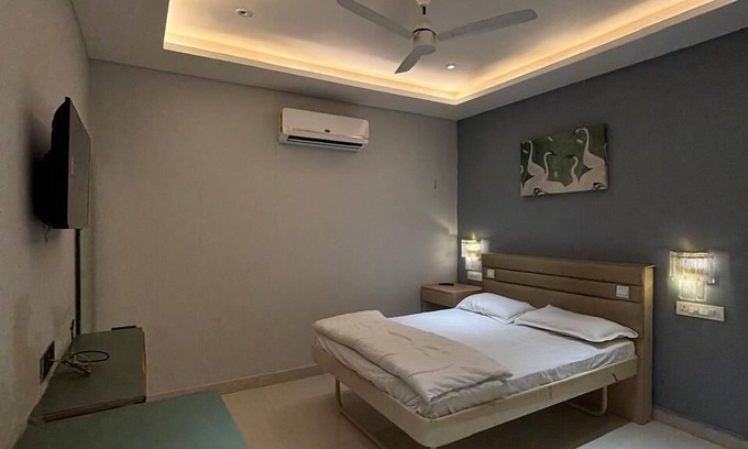 Gwalior Hotel | Mestays