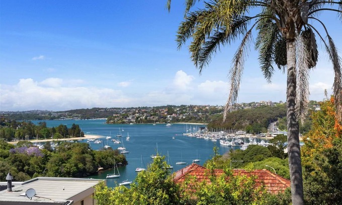 Seaforth House | MetaWise Luxe 6 Bed Ocean View Family Home in Seaforth