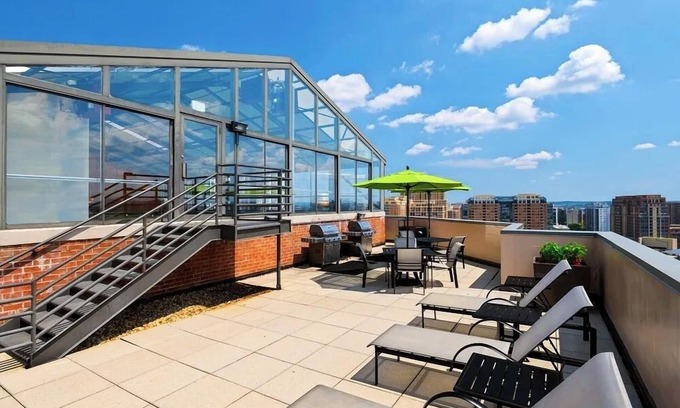 Pentagon City Apartment | Metro-Friendly DC Apartments