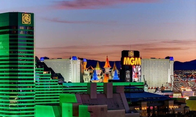 Las Vegas Condo | MGM Signature-16-702 1Br 2Ba Balcony Suite