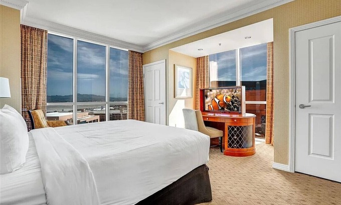 Winchester House | MGM Signature - 2 Minute Drive to Strip