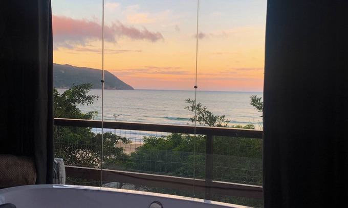 Rio das Pacas House | Miranted0ceano, casa em frente a Praia da Solidão Florianópolis