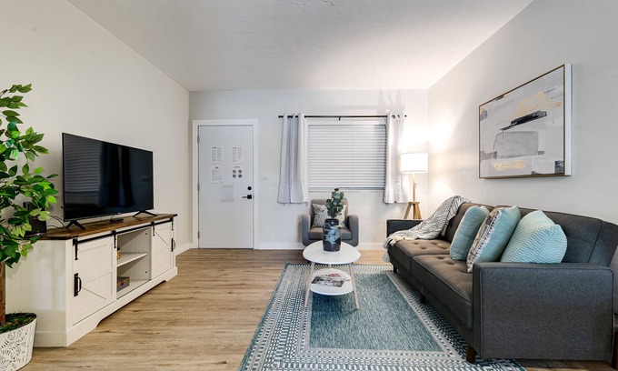 Virginia Gardens Apartment | Mia Springs 2BR wi-fi