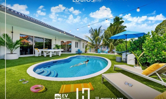 Richmond West House | Miami 5BR Resort: Heated Pool & Mini Gol
