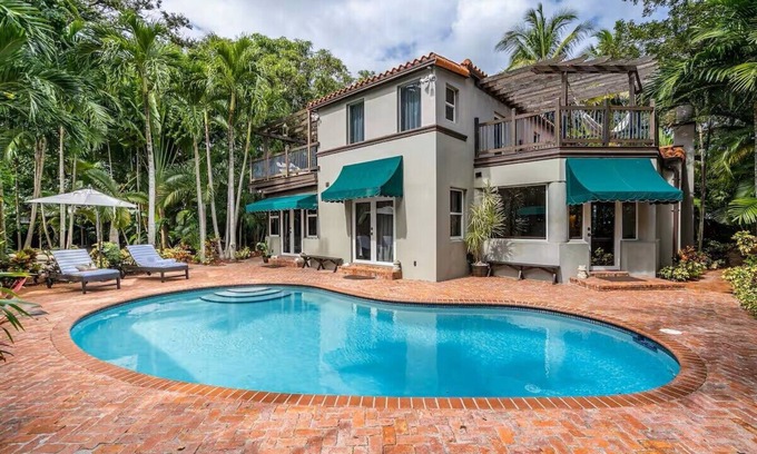 Northeast Miami Villa | Miami Best Pool Villa,10 ppl, Close to the beach