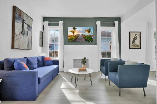 Northeast Miami House | Miami Chateau Pool, Hottub and Parking