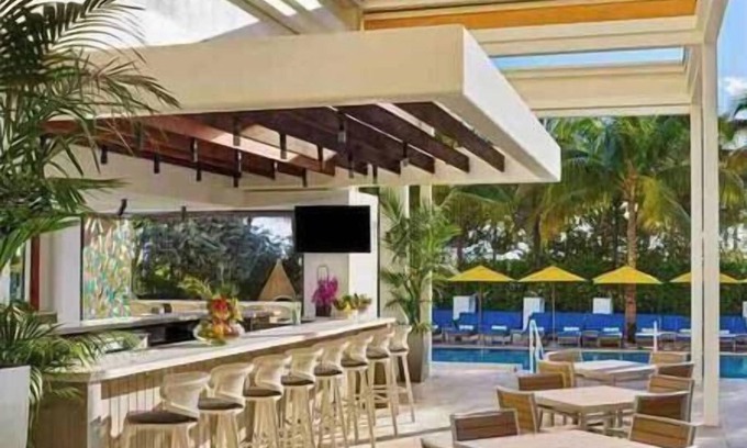 South Beach Resort | Miami Royal Palm, South Beach, Hot Tub, Pool, Beach