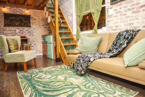 Hialeah Apartment | Miami Tiny Vintage Cottage