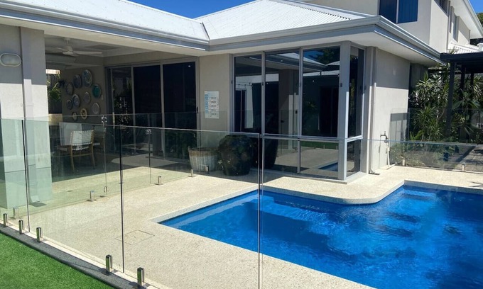 Melville House | MiaMia : Ultra Modern Home with Pool & Courtyard