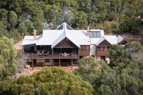 Eagle Bay House | Mibremilla I Private Properties