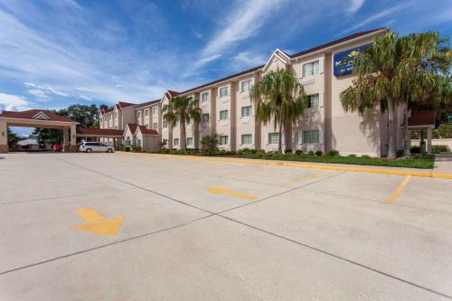 Lady Lake Hotel | Microtel Inn and Suites by Wyndham - Lady Lake/The Villages