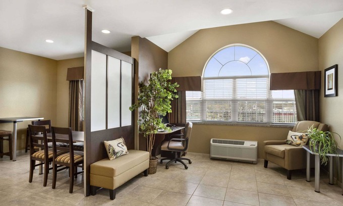 Cambridge Hotel | Microtel Inn & Suites by Wyndham Cambridge