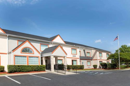 Dentsville Hotel | Microtel Inn & Suites by Wyndham Columbia Fort Jackson N