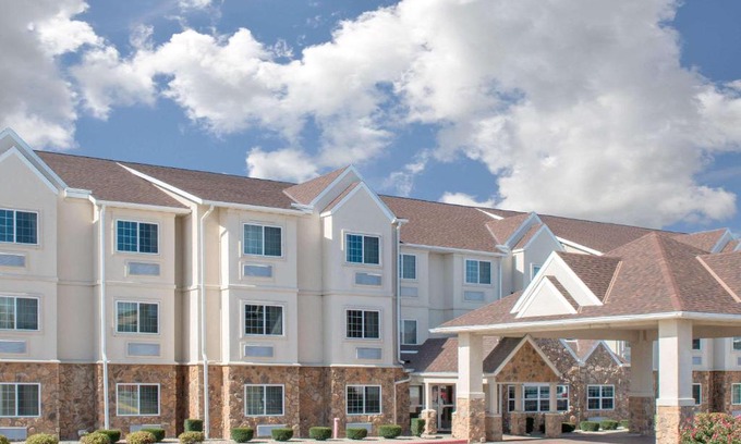 Quincy Hotel | Microtel Inn & Suites by Wyndham Quincy Downtown - River Area