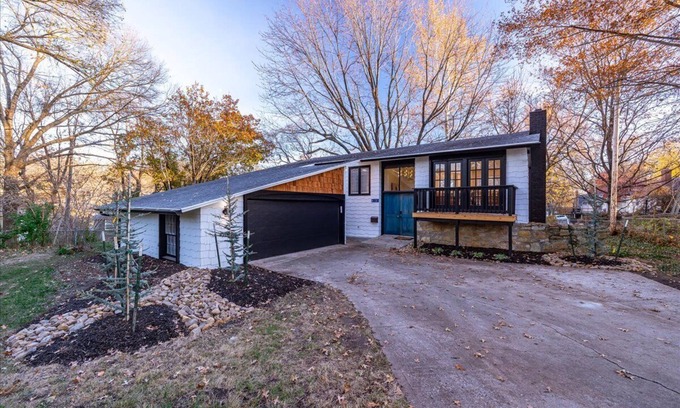 Lenexa House | Mid-Century Modern Retreat Home in Overland Park - Full Home