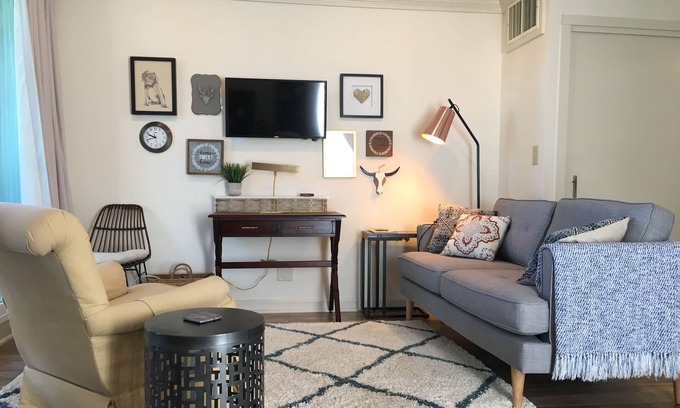 Daphne Condo | Mid-Century Modern Beauty With Bay View