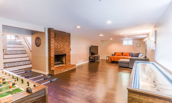 Westminster House | Mid-Mod Escape- 2500 Sqft, Sleeps 11 + Game Room
