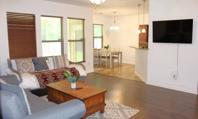 Robert House | Mid-term, 2-week Minimum