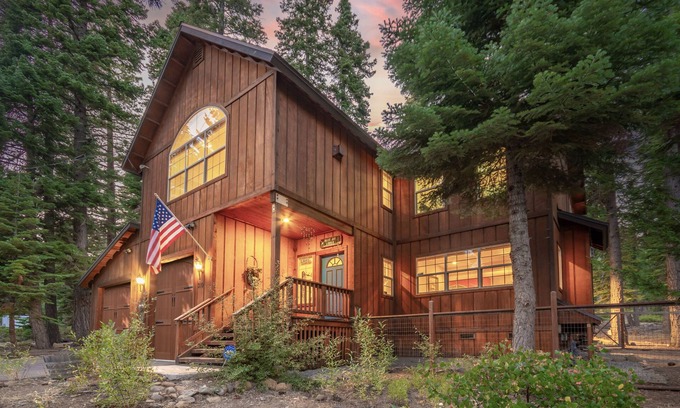 Carnelian Bay House | Mid-week specials! Steps to GarWoods and to the Lake! Dog Friendly!