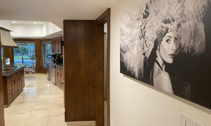 Las Vegas House | Midcentury Modern House in Heart of Historic Las Vegas - youtu.be/kSOgaVNbA9A