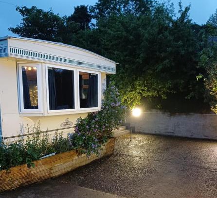 Lisnagunogue House | Midden Manor: Farm stay in rural County Antrim.