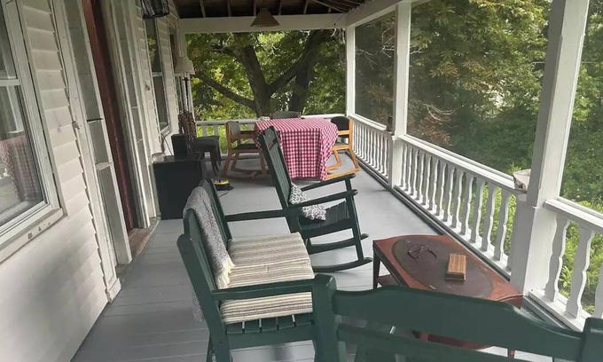 Stockton Springs Apartment | Middle of Everywhere. 3 BR!