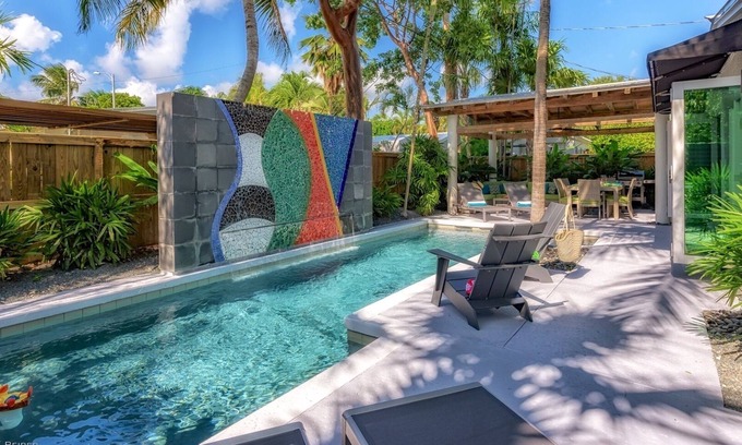 Midtown House | *MIDTOWN MOSAIC @ MIDTOWN* Modern Private Home & Pool + LAST KEY SERVICES…