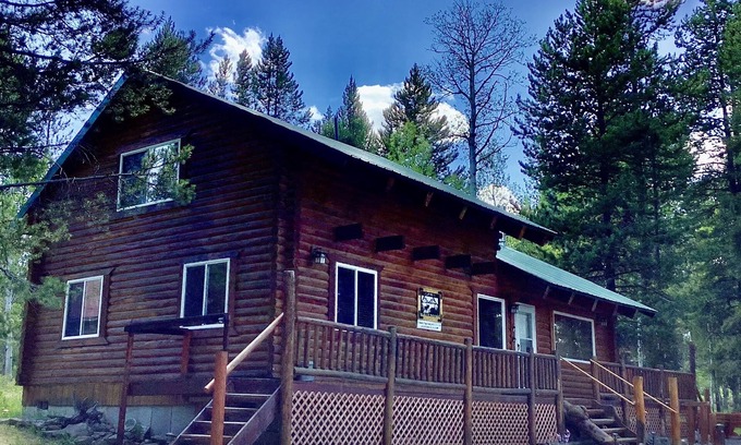 Island Park Cabin | Mighty Moose Log Cabin, 20 Minutes to W Yellowstone, Fishing, Sleeps 10.