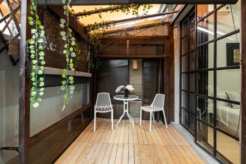 Jing'an Apartment | MILAN-Twin Bed Apartment with Sunlit yard